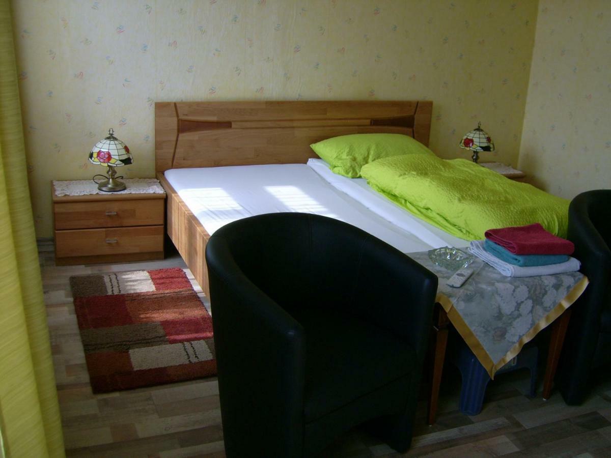 Gasthaus Zur Traube Hatzenport 외부 사진