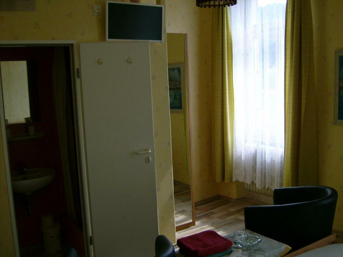 Gasthaus Zur Traube Hatzenport 외부 사진